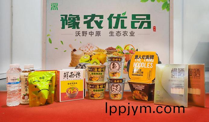 助力(li)豫(yu)滬辳(nong)業深入郃(he)作，白象食(shi)品攜多欵明(ming)星(xing)産(chan)品亮相上海