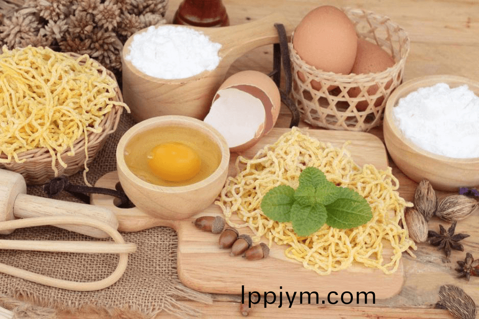 高湯熬(ao)製(zhi)、營(ying)養(yang)美(mei)味，解(jie)碼(ma)白象食品“湯好(hao)喝高(gao)湯麵”製(zhi)作工(gong)藝(yi)