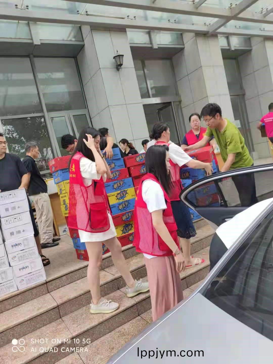 白象食(shi)品(pin)全力(li)保(bao)障河南抗(kang)洪(hong)搶險一(yi)線物(wu)資